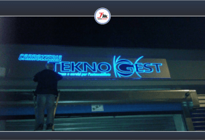 insegne personalizzate online, insegne luminose personalizzate a torino, insegne luminose a Torino