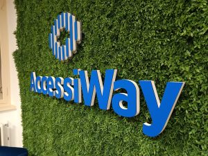 loghi personalizzati, scritte e loghi in rilievo